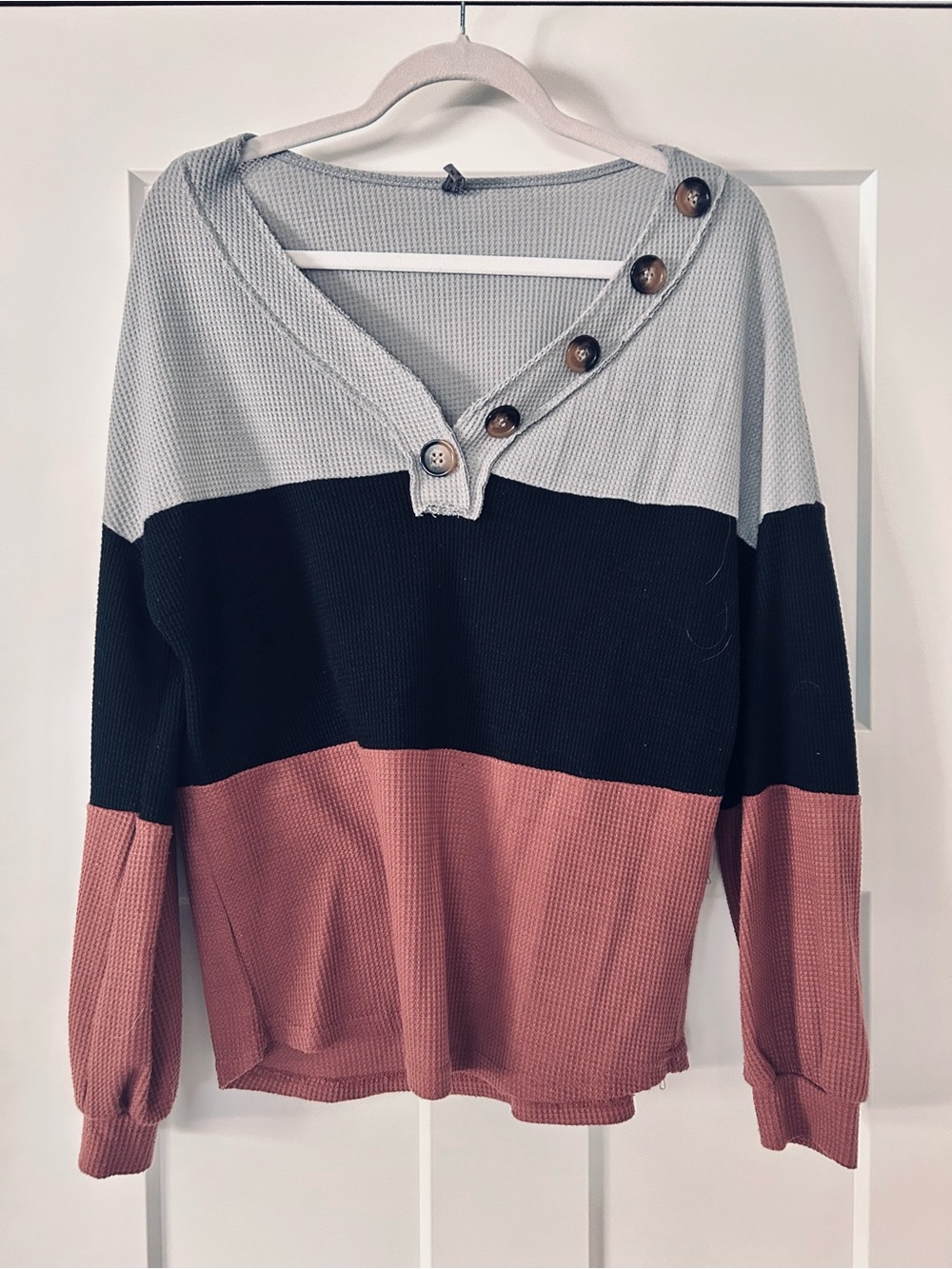 ePretty Colorblock V-Neck Sweater in Light Gray, Black & Dusty Rose